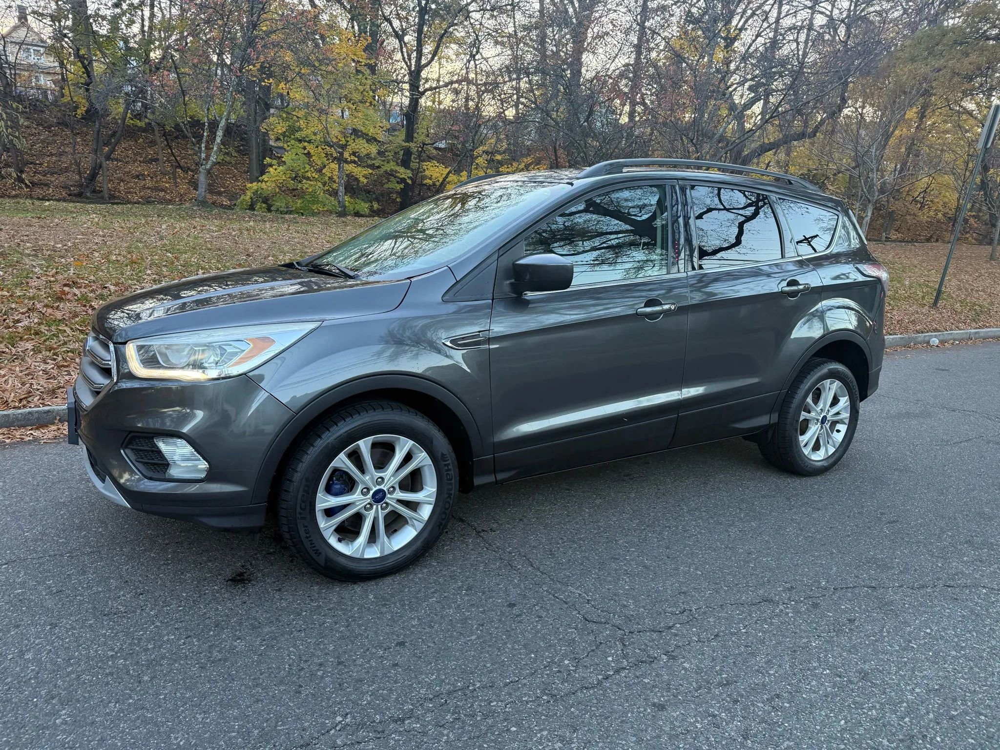 Used 2017 Ford Escape SE w/ Equipment Group 201A image 2