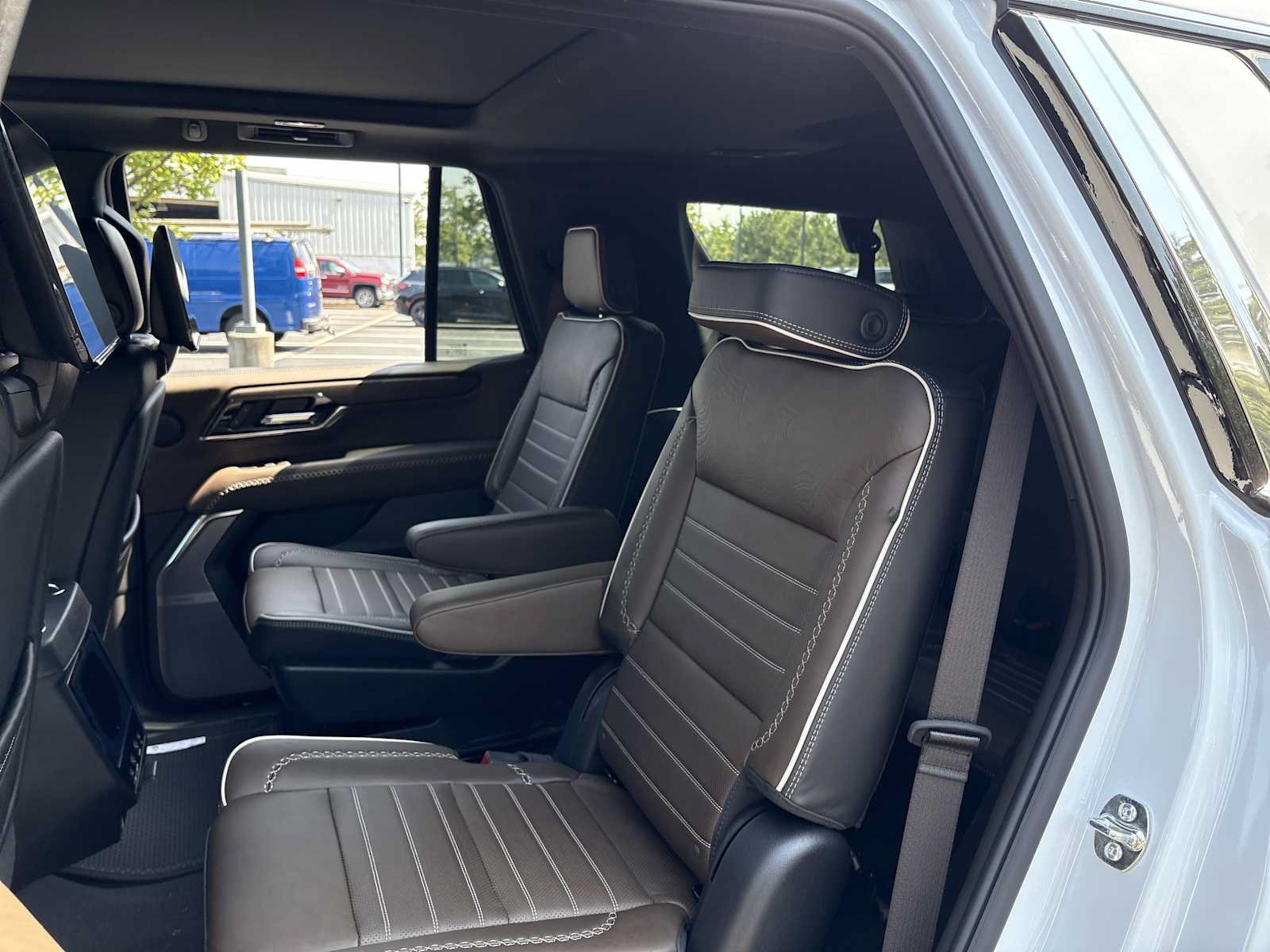New 2026 GMC Yukon Denali Ultimate AWD/4WD image 17