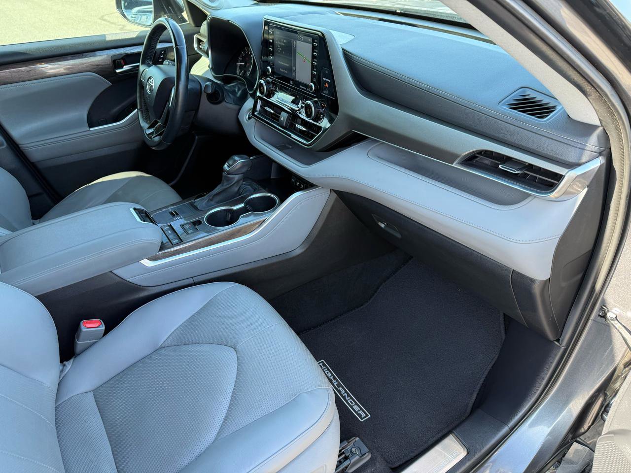 Used 2021 Toyota Highlander Limited FWD image 20