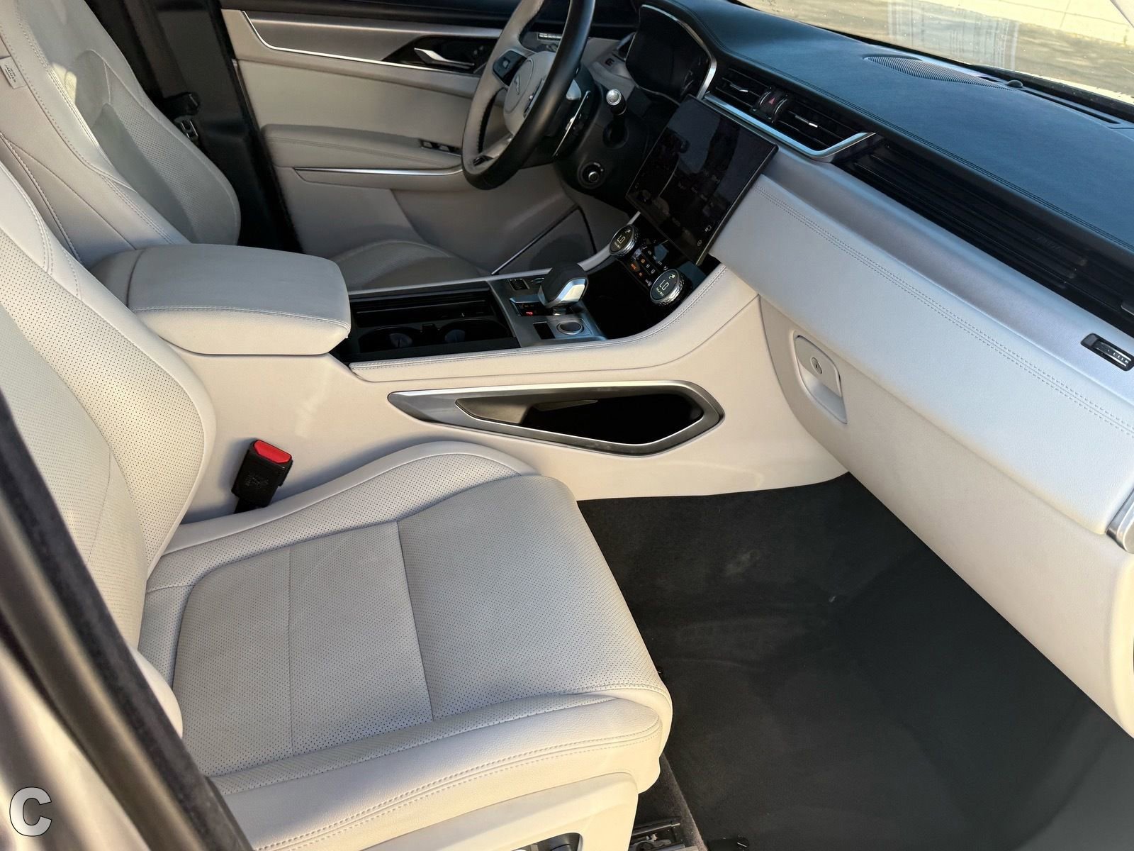 Used 2022 Jaguar F-PACE S image 10