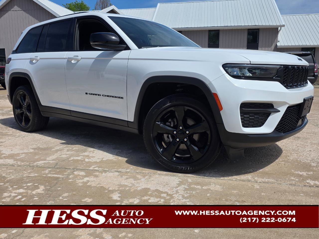 Used 2023 Jeep Grand Cherokee Altitude AWD/4WD image 1