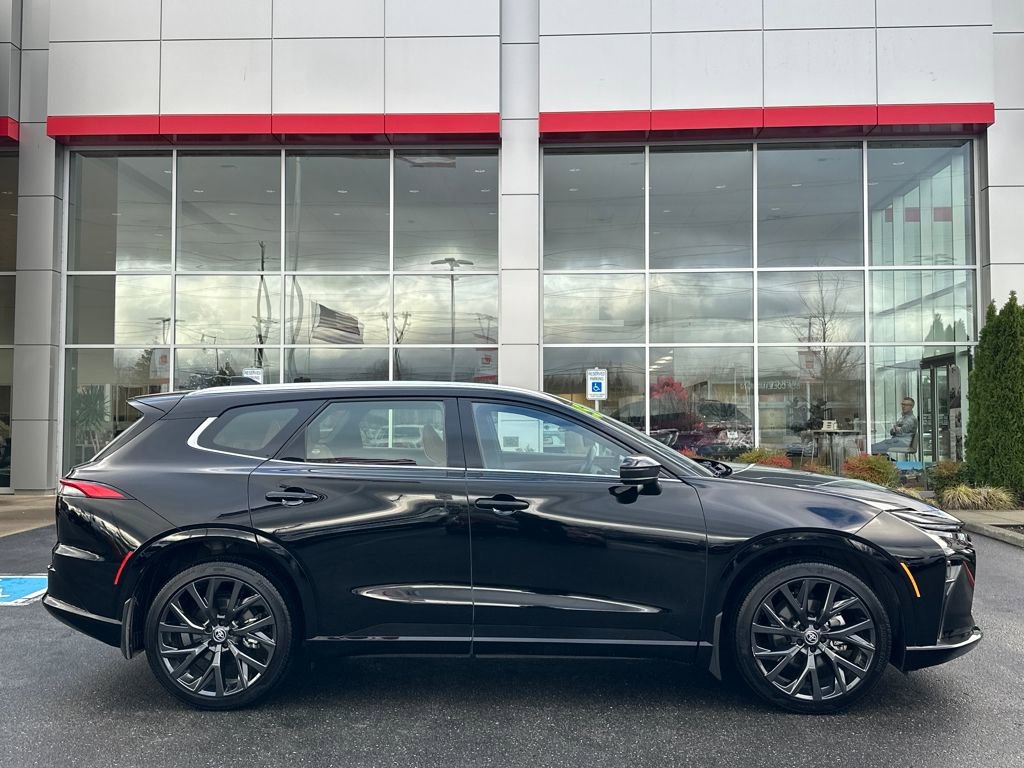 Used 2025 Toyota Crown Signia Limited image 2