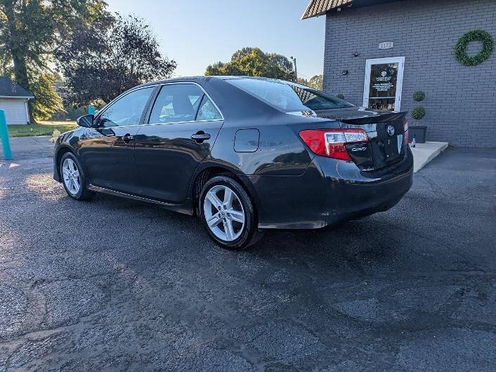 Used 2012 Toyota Camry SE FWD image 4