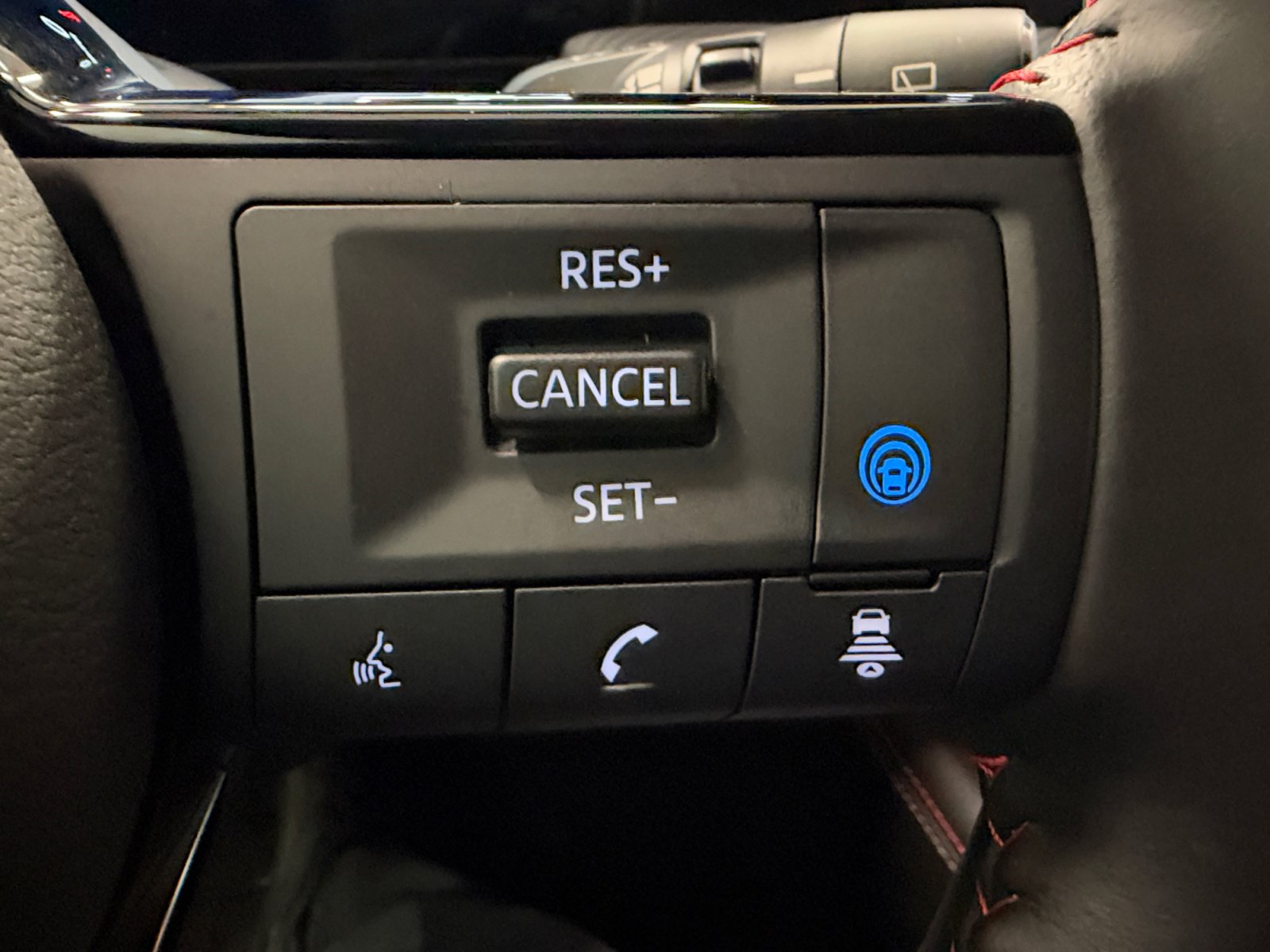 Used 2026 Nissan Kicks SR FWD image 31