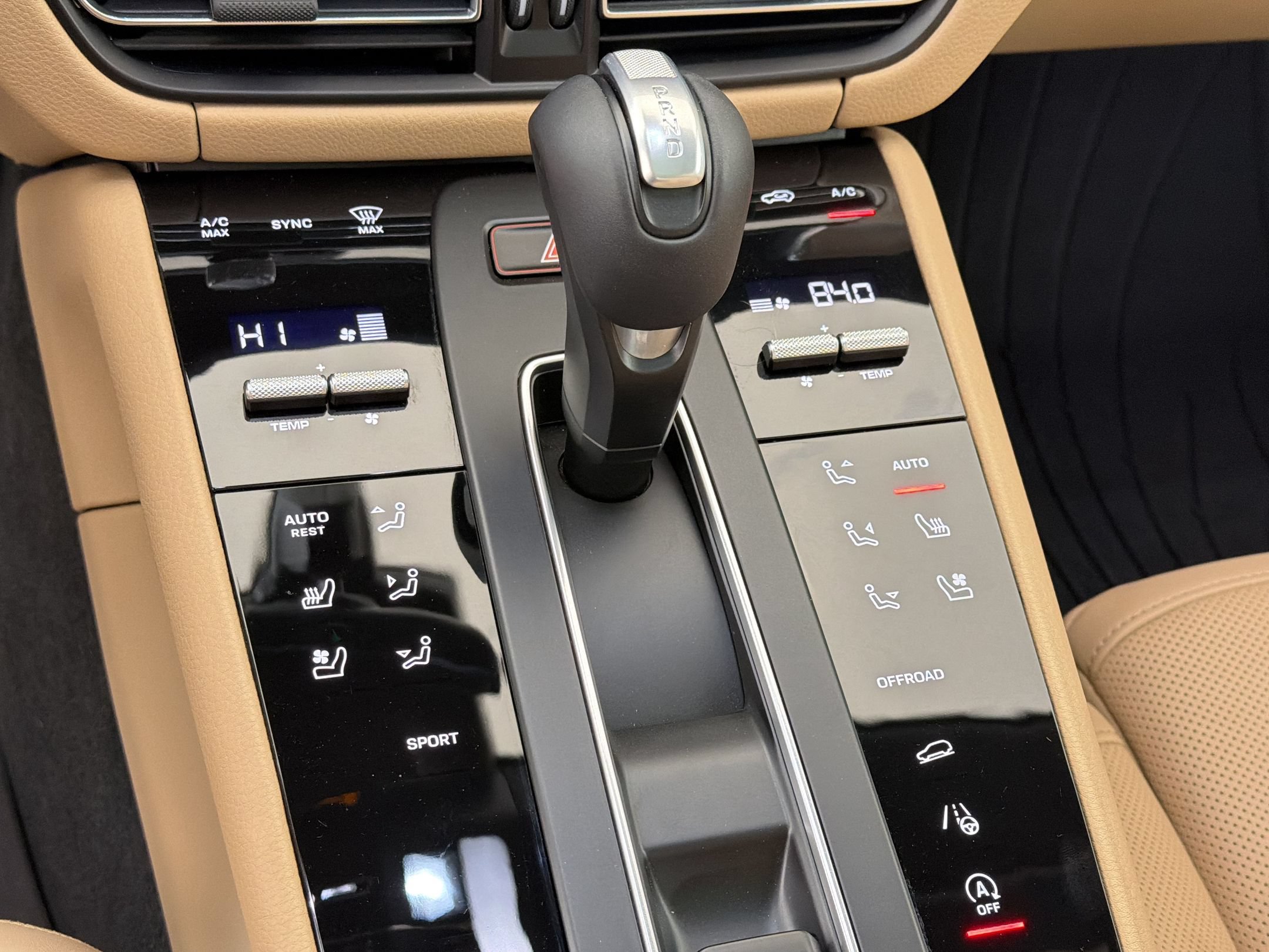 Certified 2025 Porsche Macan AWD/4WD image 20