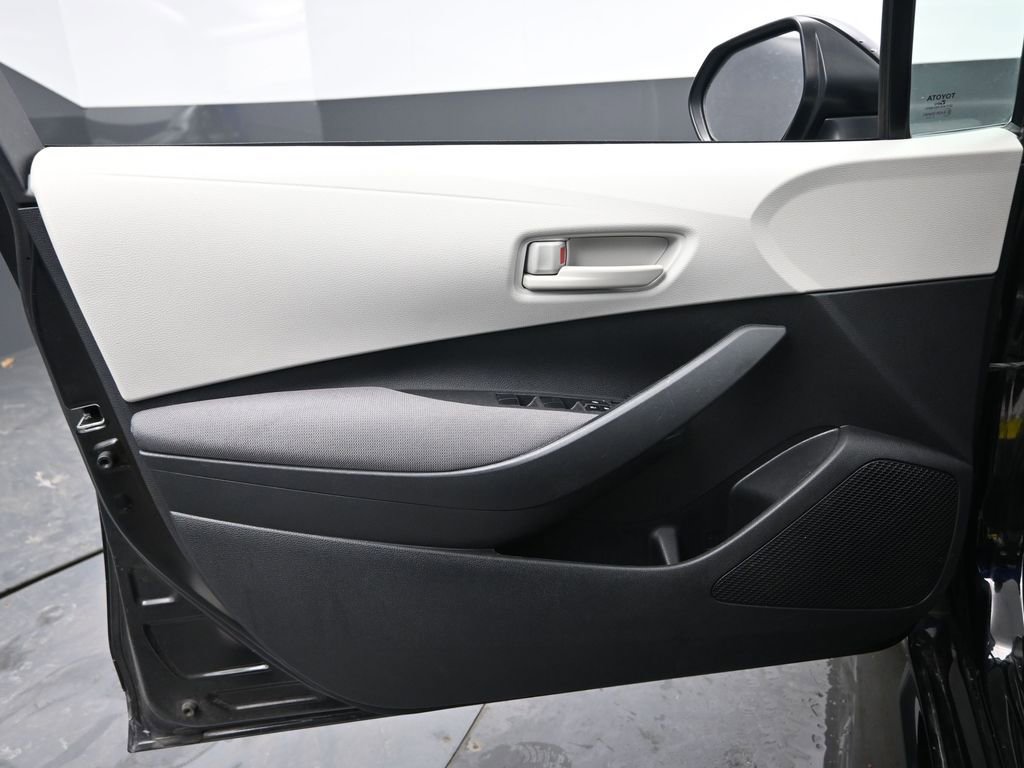 Used 2024 Toyota Corolla LE image 27