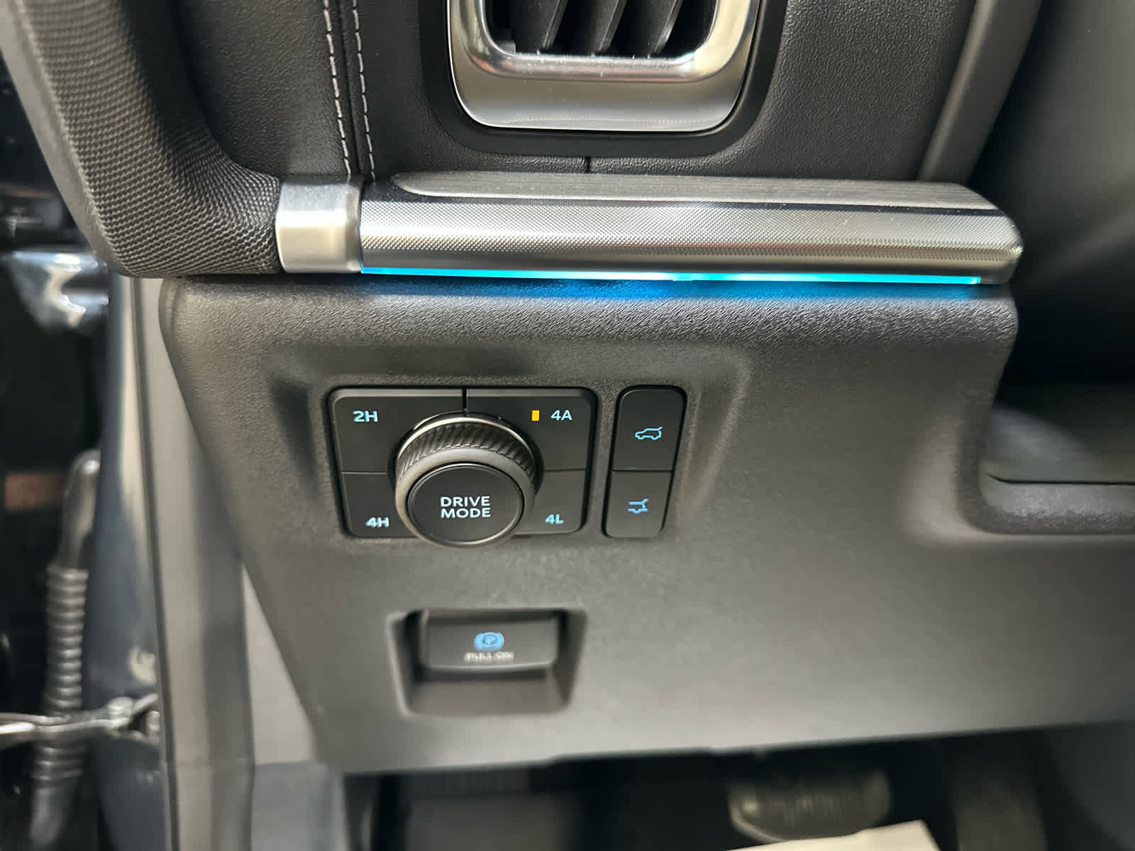 Used 2025 Ford Expedition Platinum image 25