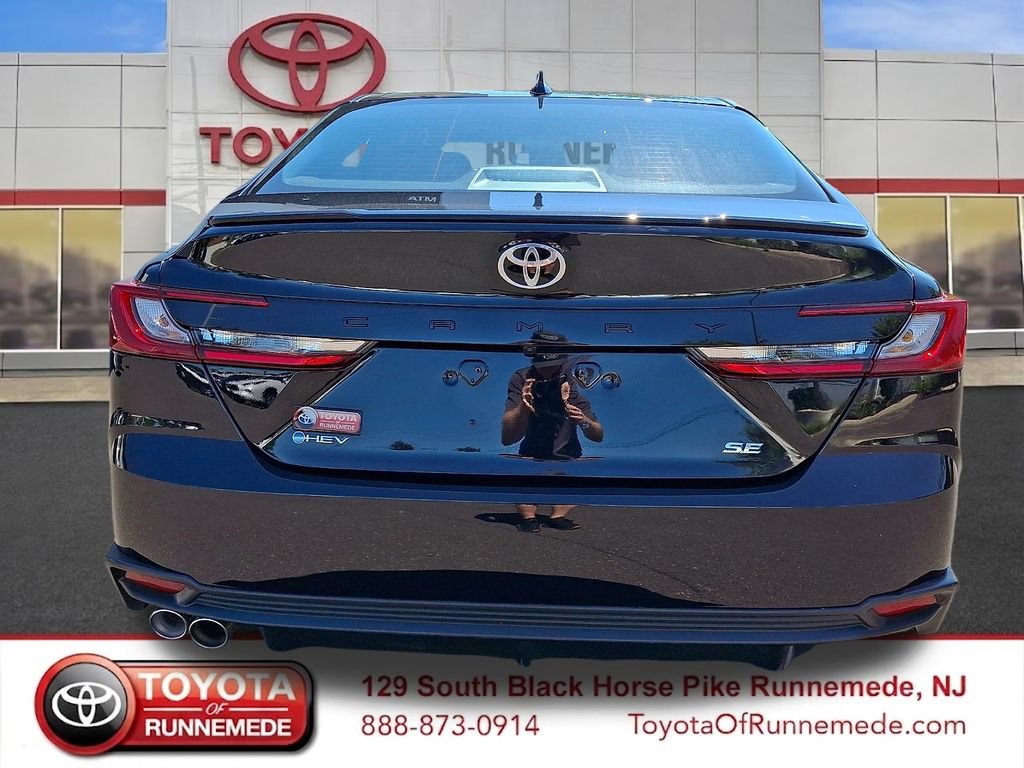 Used 2026 Toyota Camry Hybrid FWD image 5