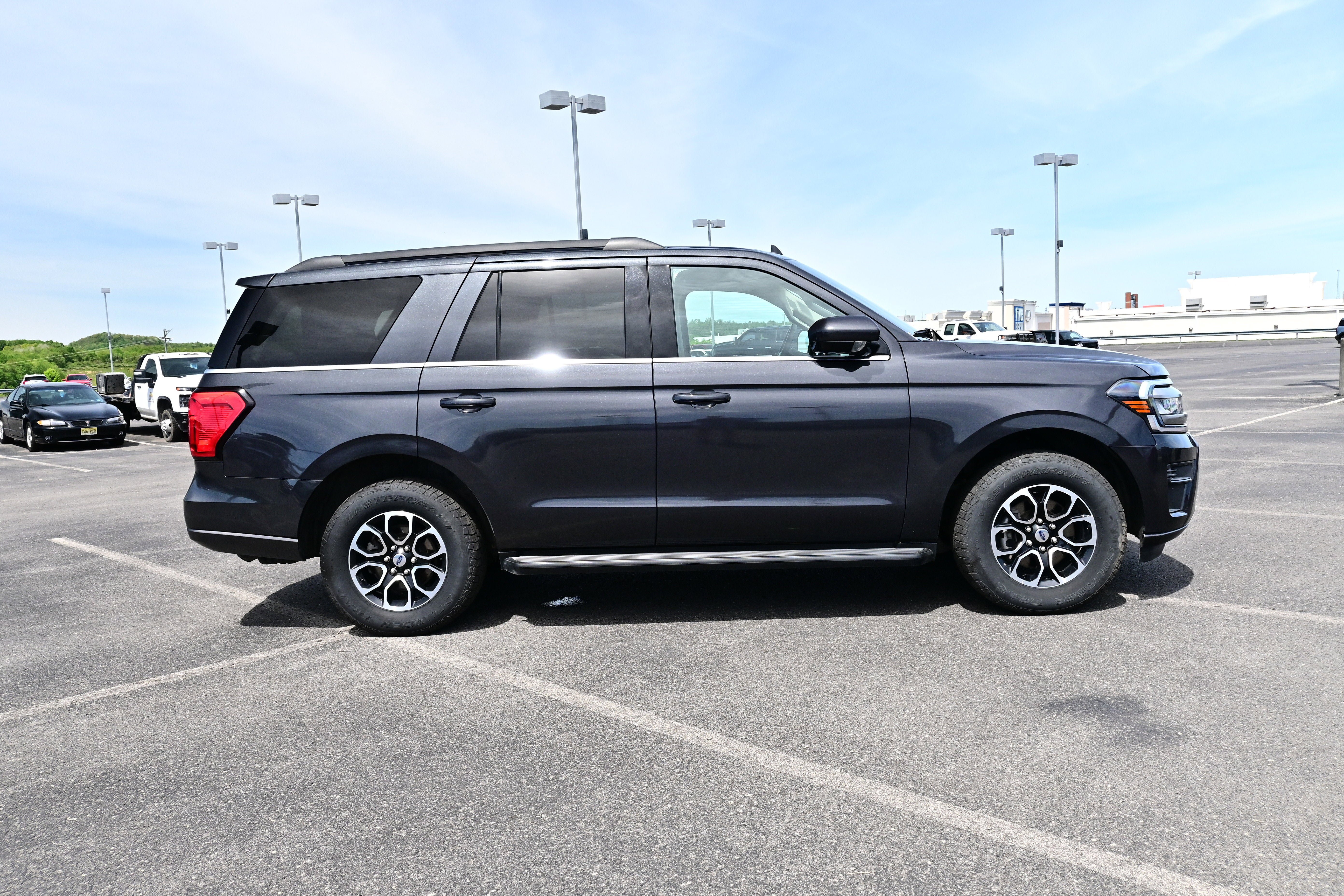 Used 2022 Ford Expedition XLT AWD/4WD image 5