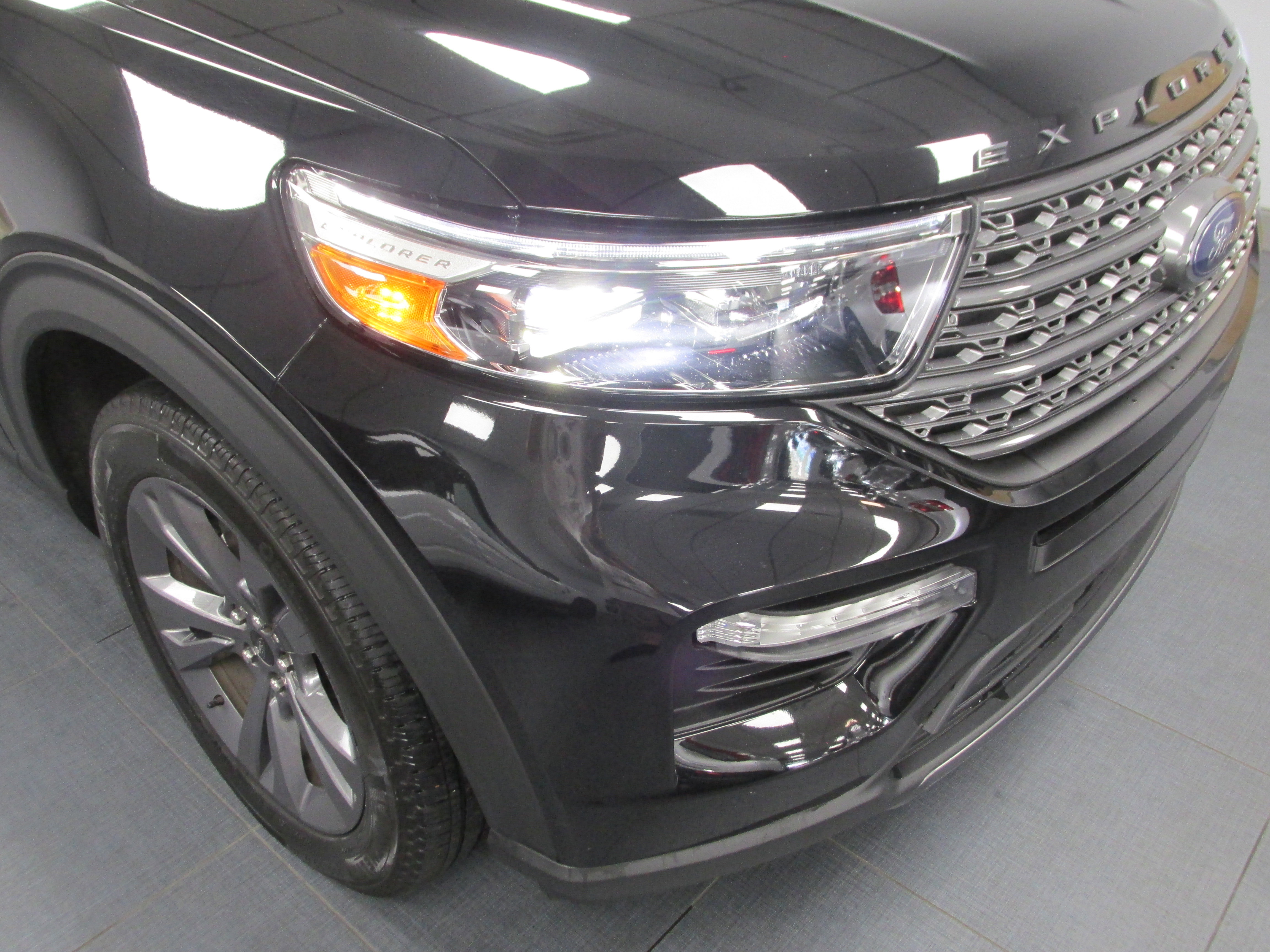 Used 2022 Ford Explorer XLT w/ Equipment Group 202A image 10