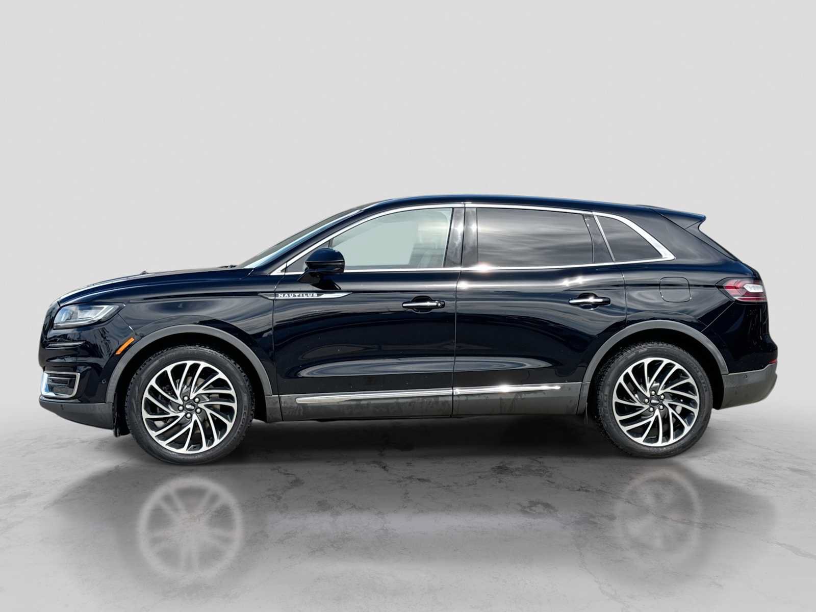 Used 2019 Lincoln Nautilus Reserve AWD/4WD image 3