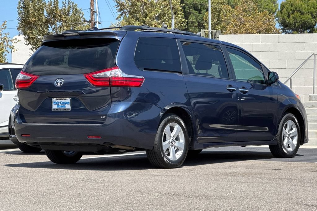 Used 2020 Toyota Sienna LE w/ LE Preferred Package FWD image 7
