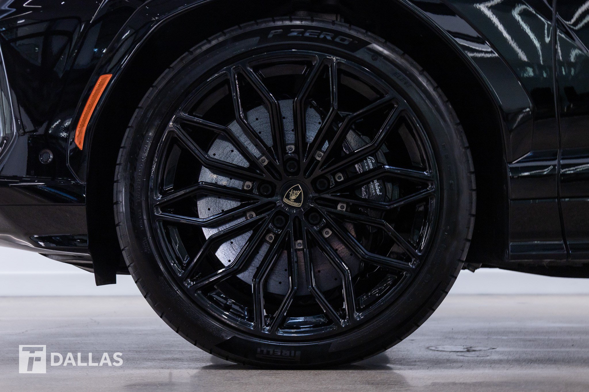 Used 2026 Lamborghini Urus SE AWD/4WD image 6
