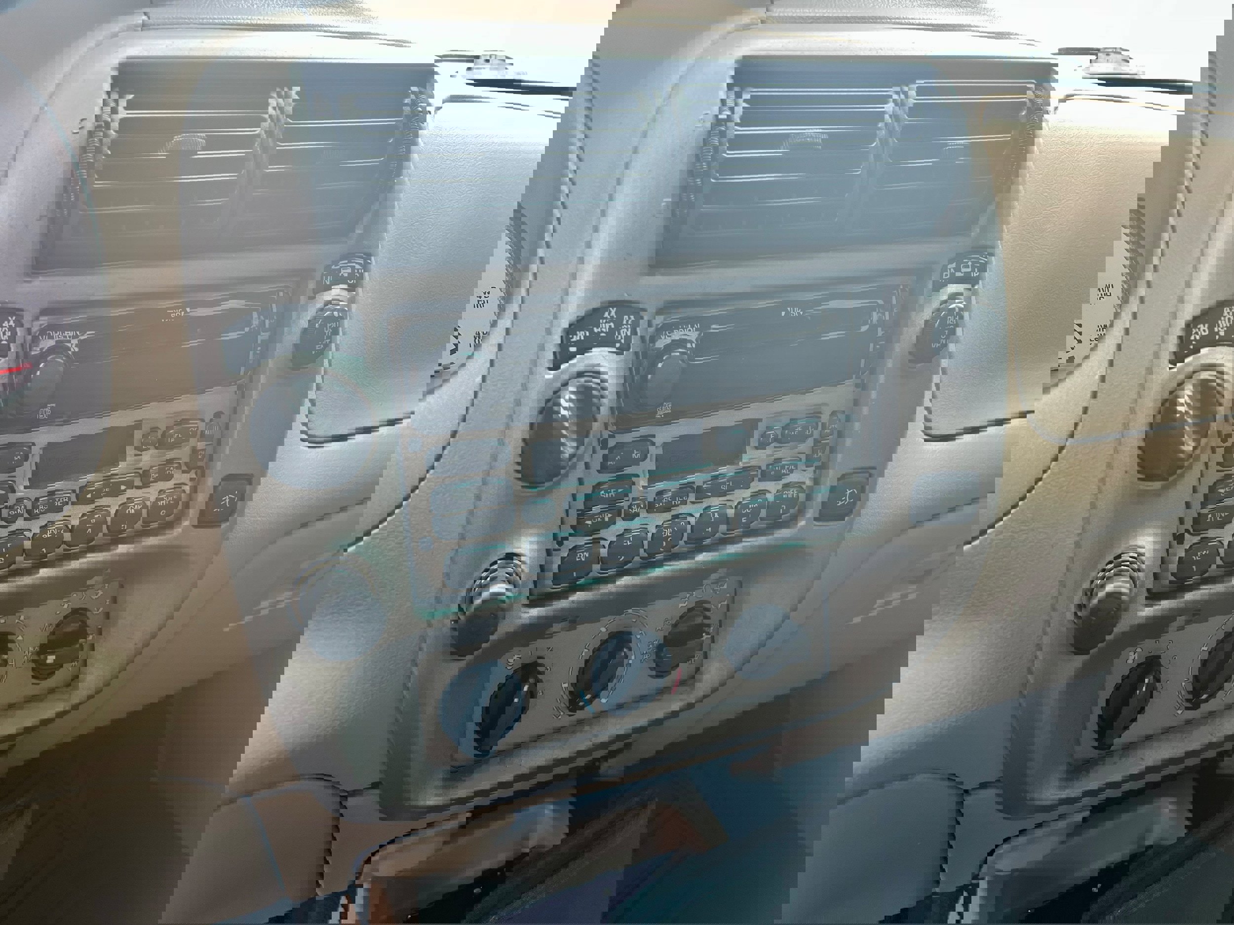 Used 2003 Ford Explorer Sport Trac XLT image 16