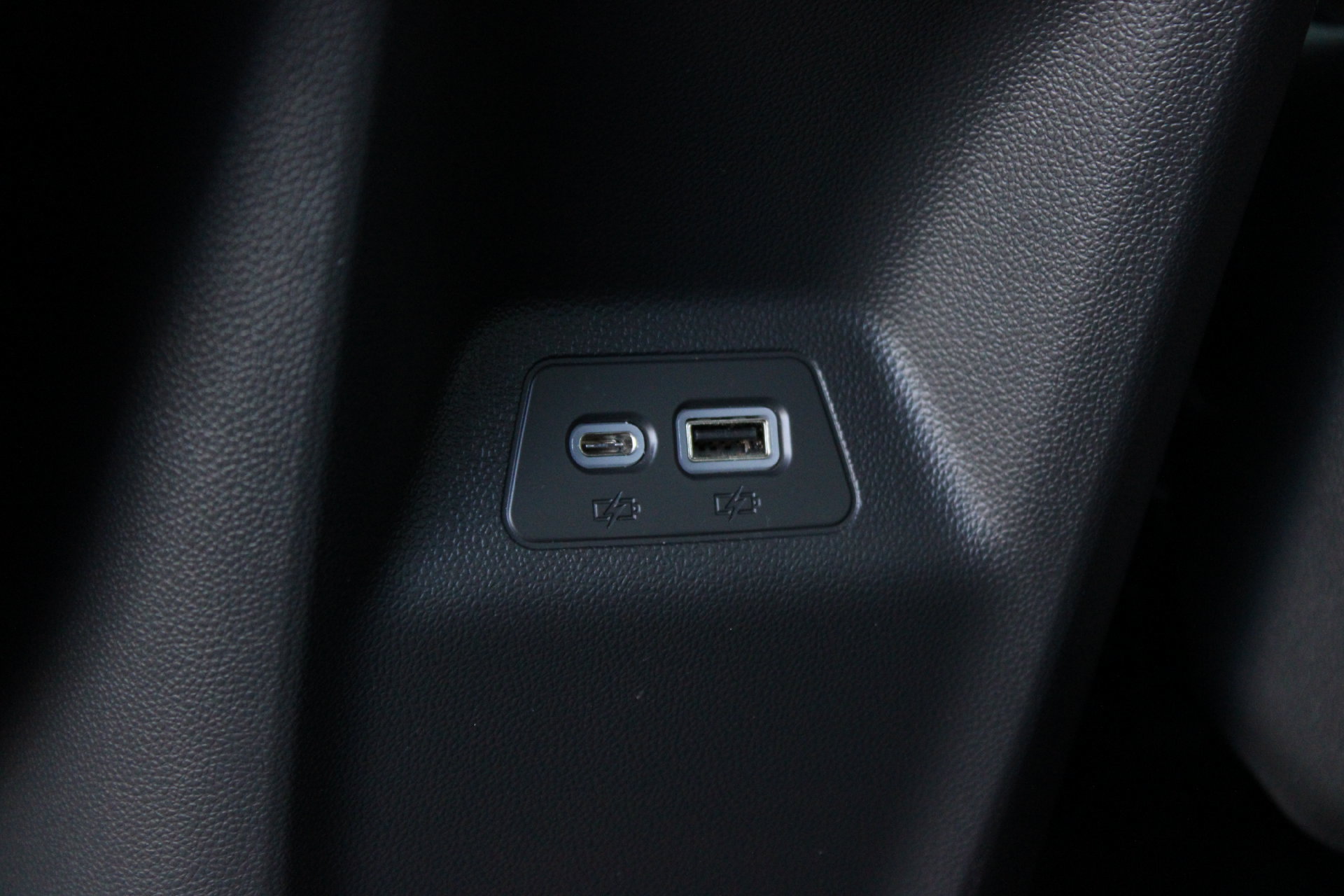 Used 2022 Buick Envision Essence w/ Sport Touring Package FWD image 21