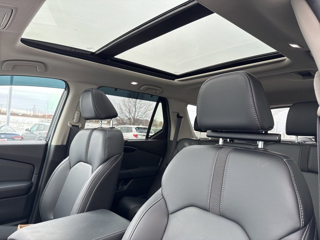 Certified 2025 Honda Pilot Touring image 10