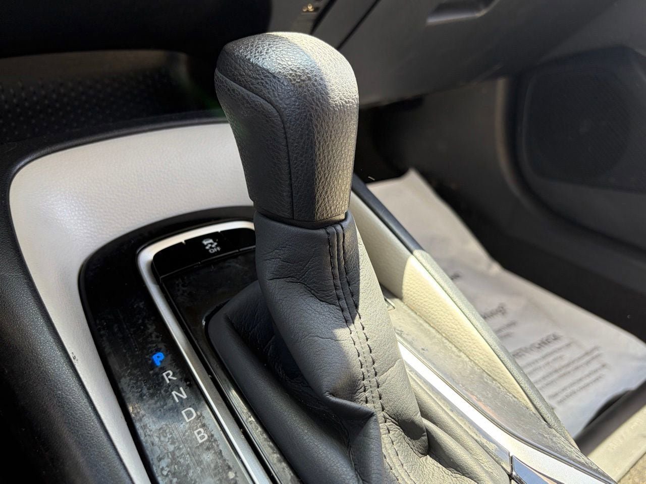Used 2020 Toyota Corolla LE w/ Carpet Mat Package (TMS) FWD image 9
