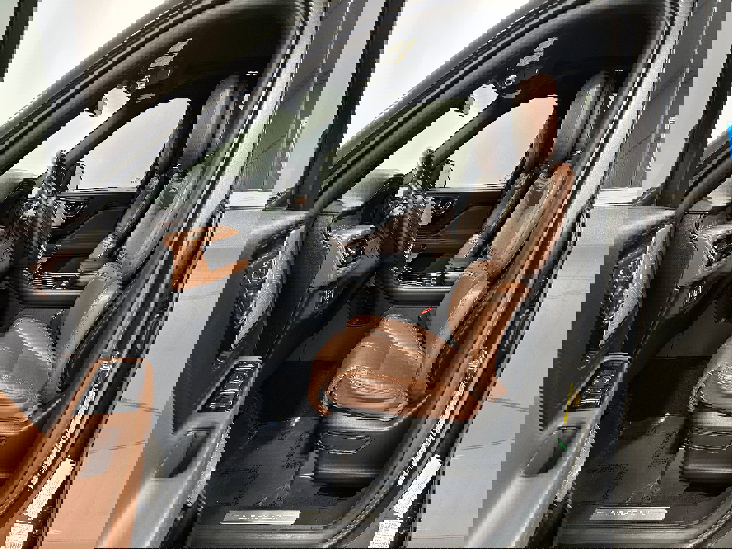 Used 2020 Lincoln Aviator Grand Touring w/ Equipment Group 302A image 4