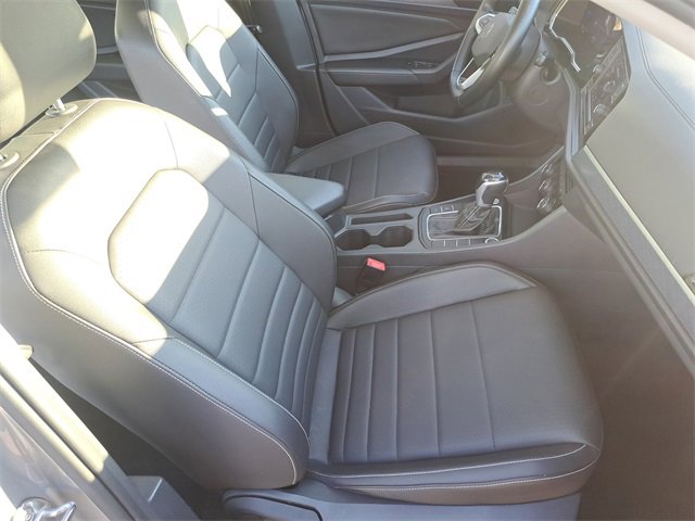 Used 2024 Volkswagen Jetta SE image 25