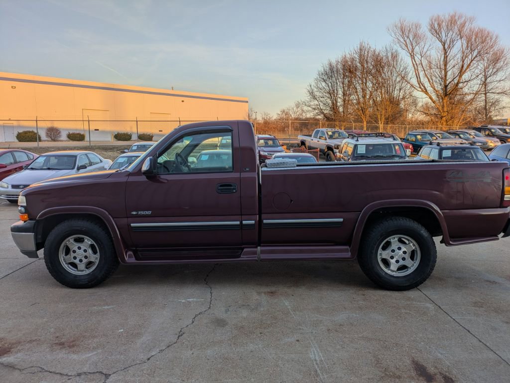 Used 2000 Chevrolet Silverado 1500 LS w/ Firm Ride Suspension Pkg image 8