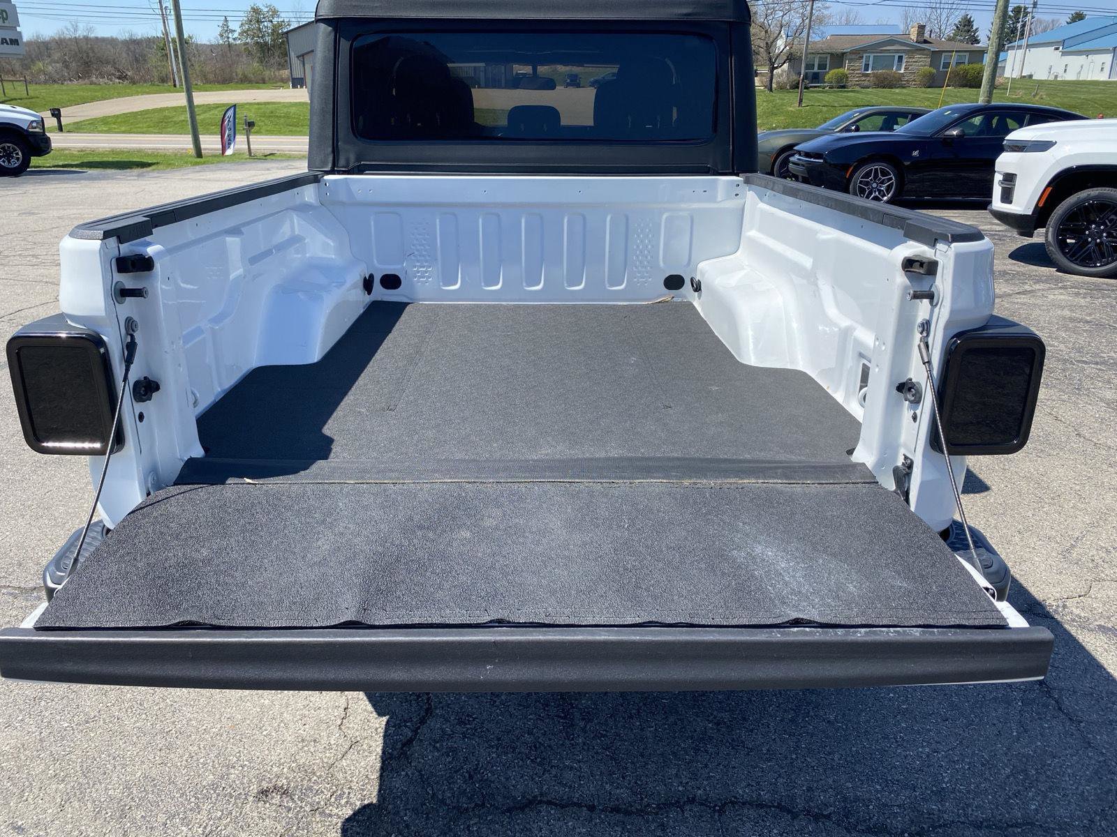 Used 2022 Jeep Gladiator Sport AWD/4WD image 30