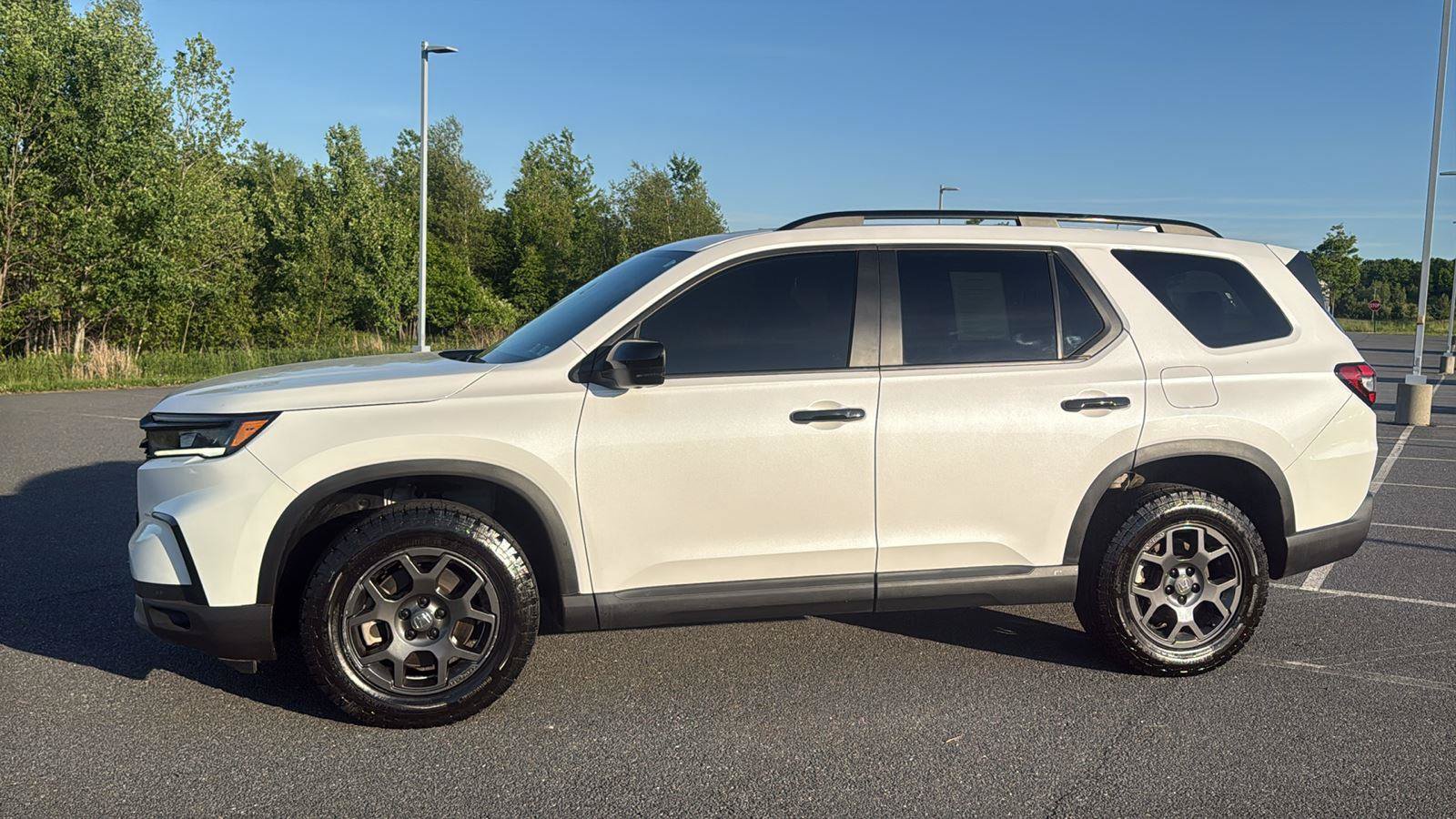 Used 2023 Honda Pilot TrailSport image 14