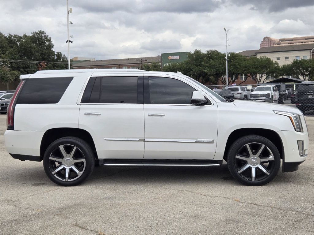 Used 2017 Cadillac Escalade Luxury AWD/4WD image 8