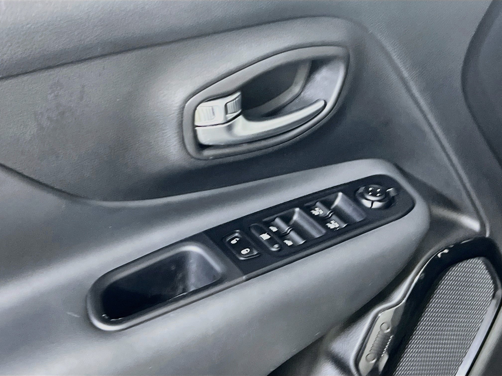 Used 2022 Jeep Renegade Altitude w/ Convenience Group AWD/4WD image 17
