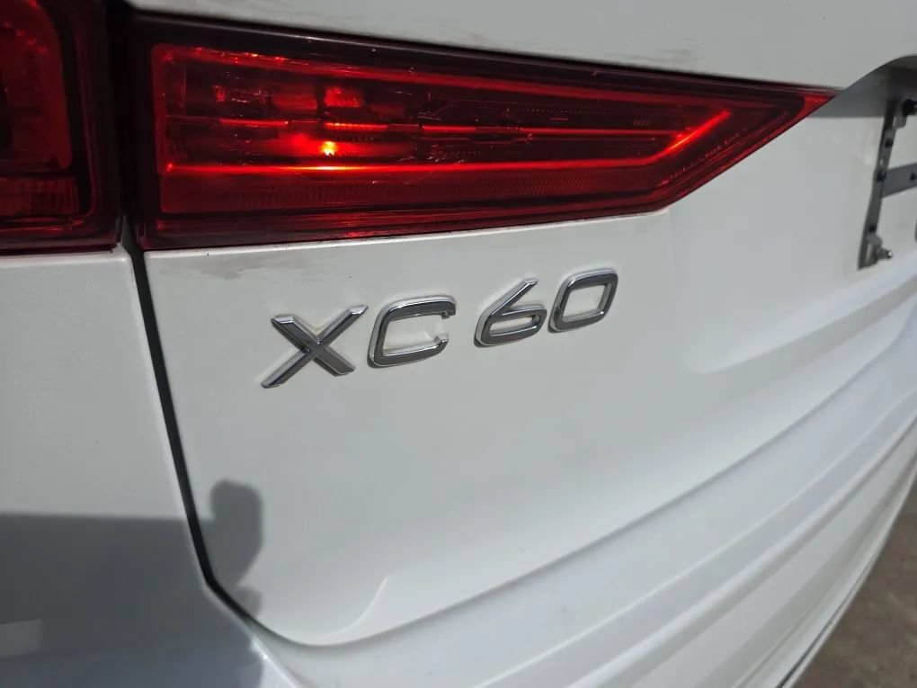 Used 2018 Volvo XC60 T5 R-Design w/ Protection Package AWD/4WD image 10