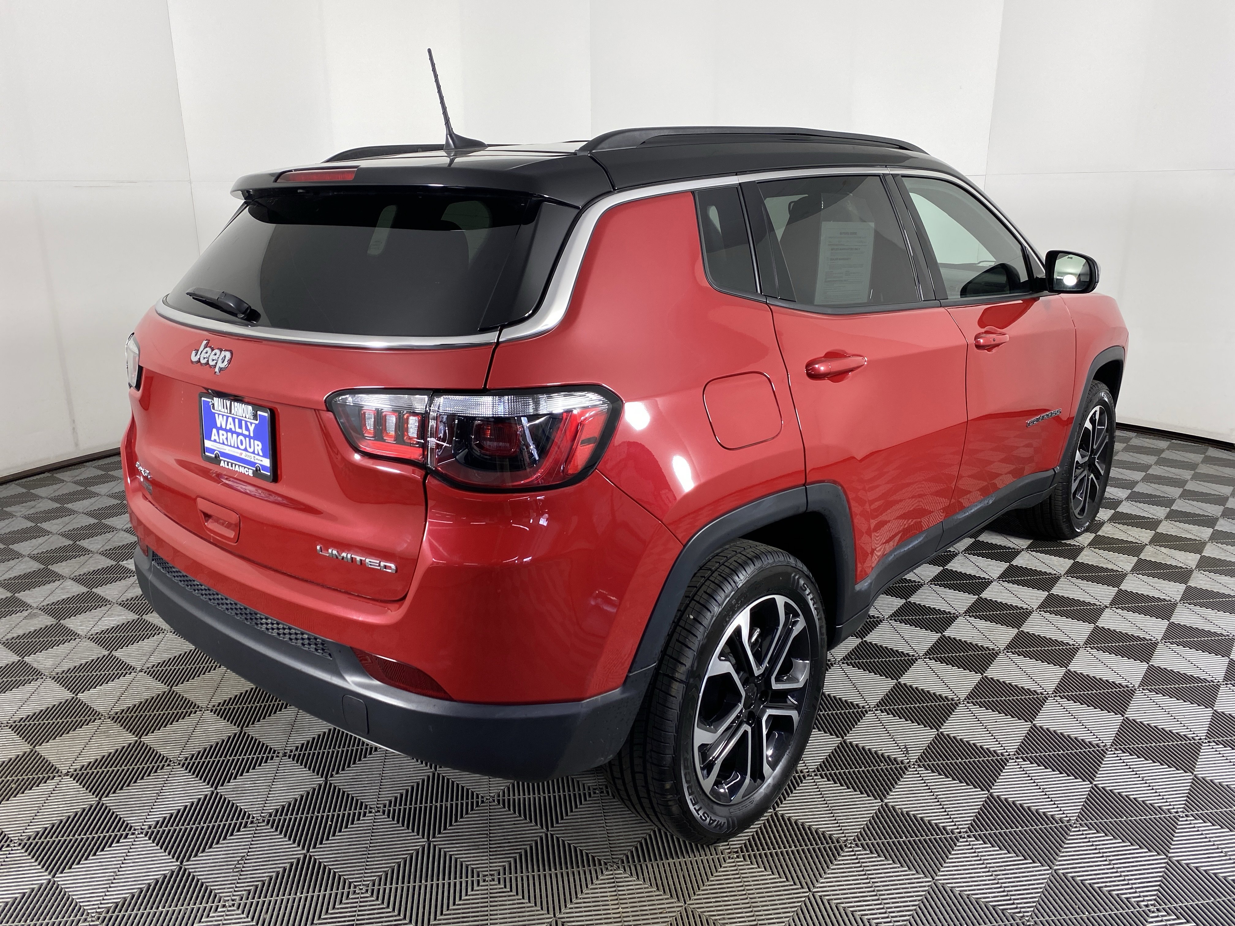 Used 2023 Jeep Compass Limited image 7