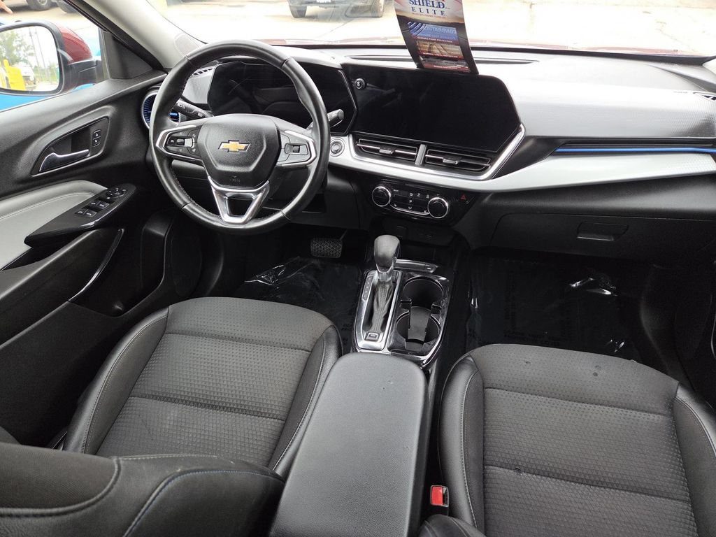 Used 2025 Chevrolet Trax LT w/ Driver Confidence Package FWD image 18