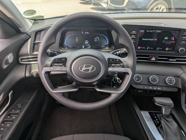 Used 2025 Hyundai Elantra SE FWD image 32