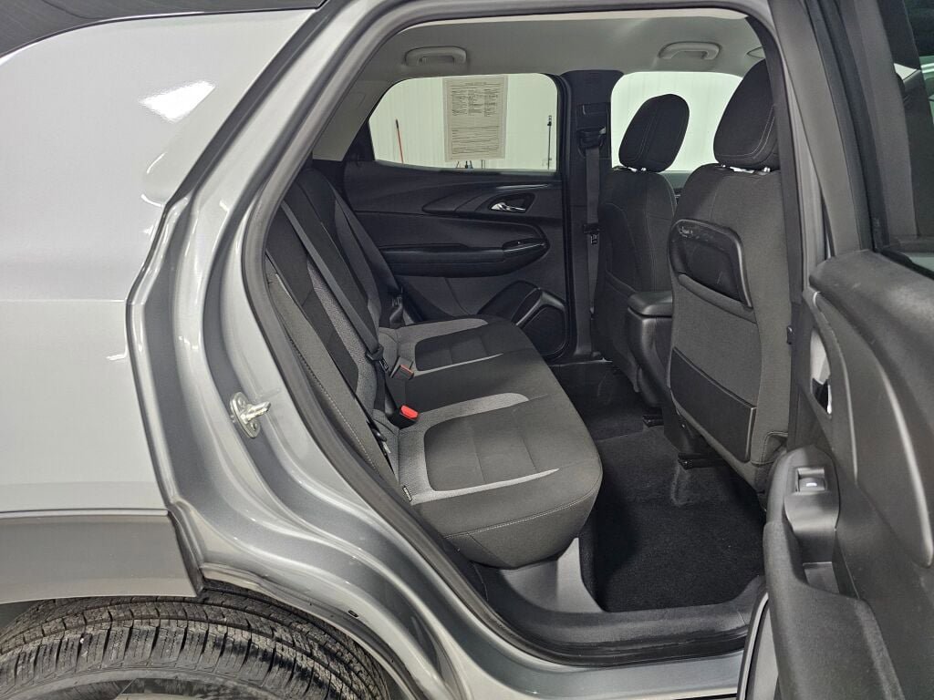 Used 2025 Chevrolet TrailBlazer LT AWD/4WD image 16