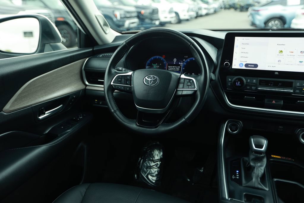 Used 2024 Toyota Grand Highlander Limited image 25