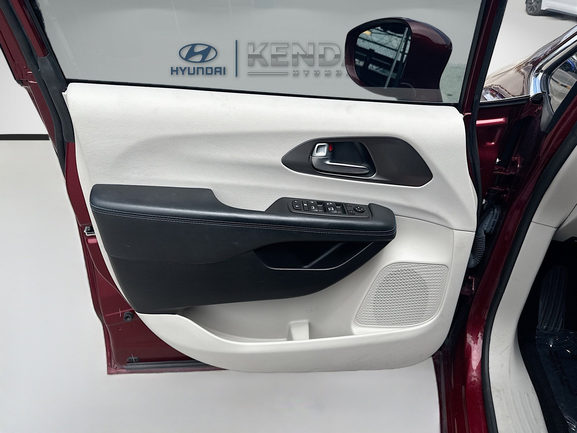 Used 2021 Chrysler Pacifica Touring w/ Cold Weather Group image 17