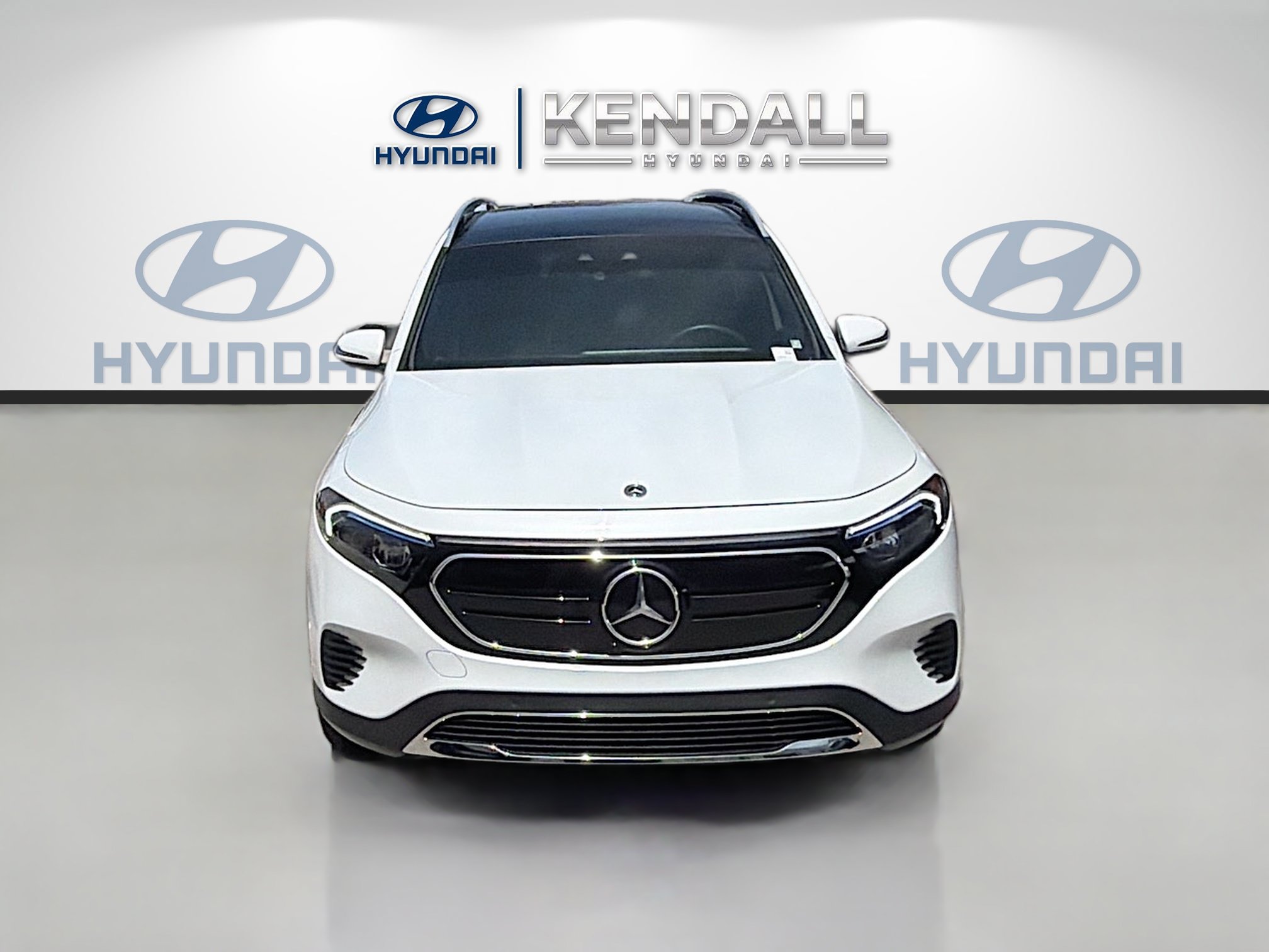 Used 2023 Mercedes-Benz EQB 300 4MATIC image 2