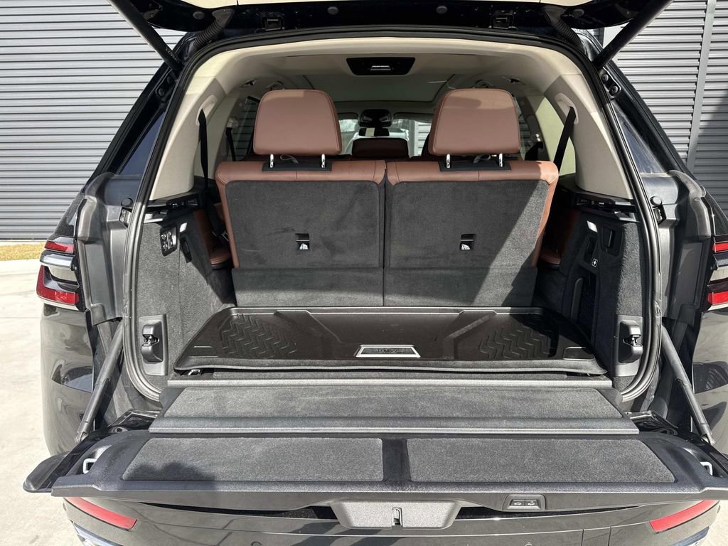 Used 2023 BMW X7 xDrive40i w/ Parking Assistance Package image 13