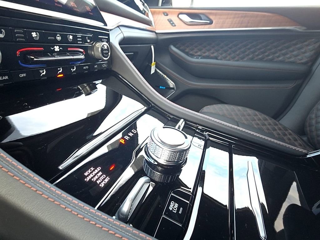 New 2025 Jeep Grand Cherokee L Summit image 16