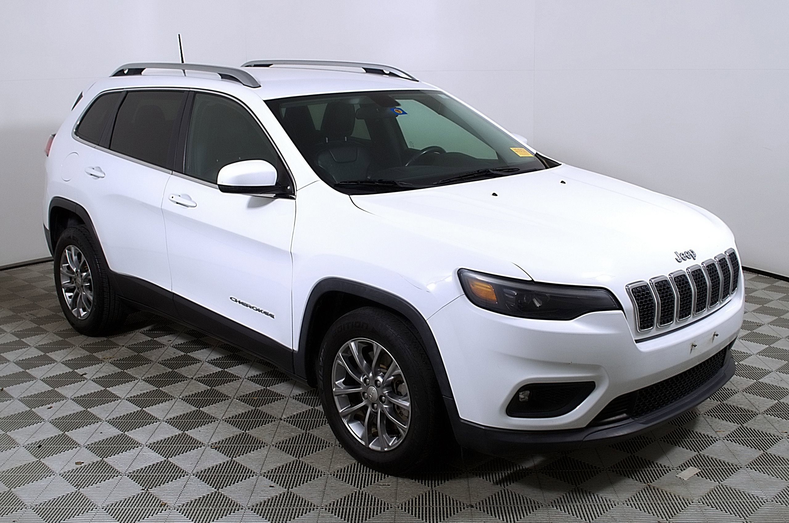 Used 2019 Jeep Cherokee Latitude Plus image 6