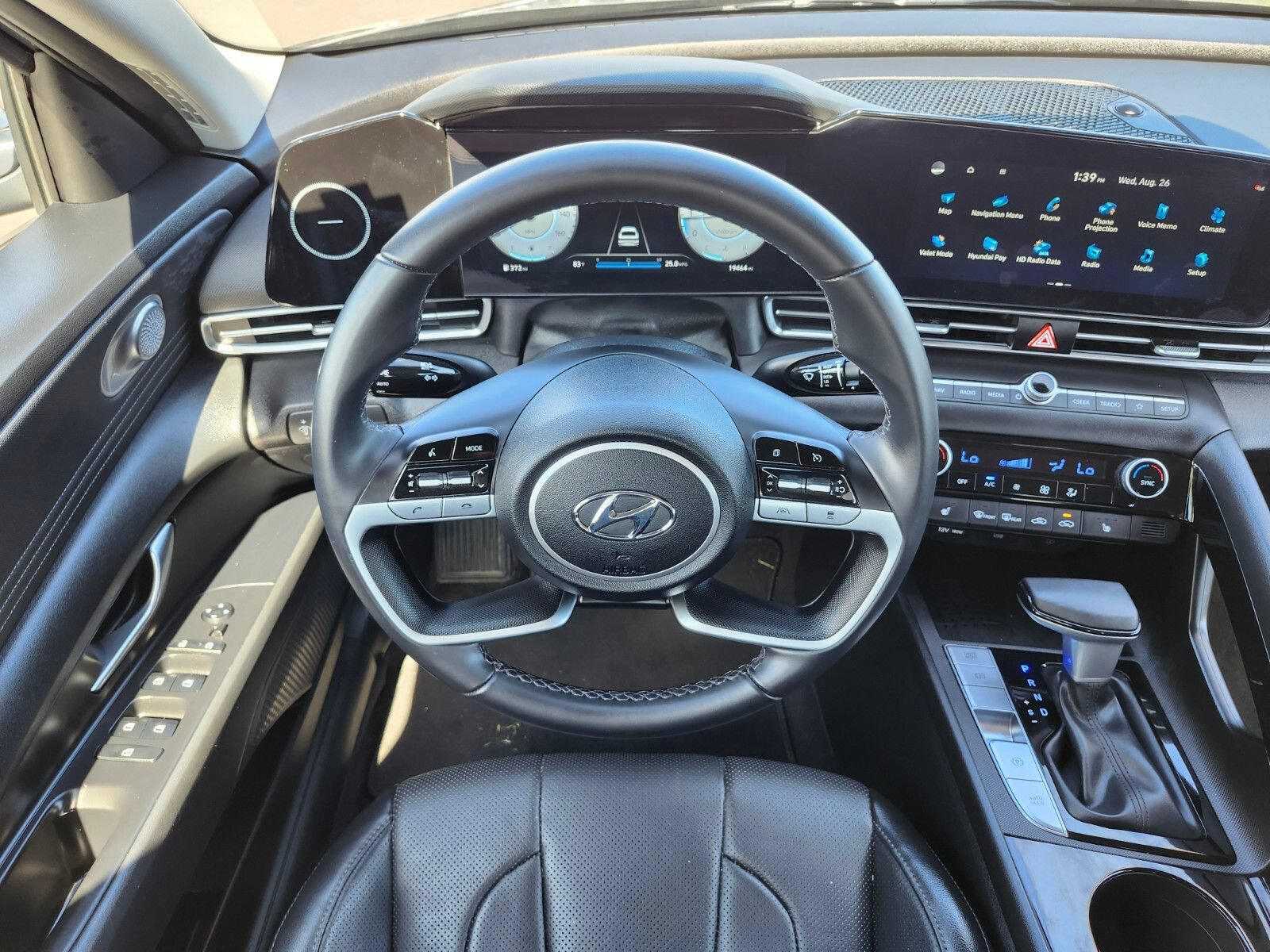 Used 2023 Hyundai Elantra Limited w/ Preferred Accessory Package FWD image 12