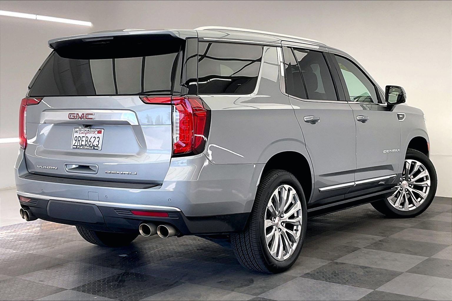 Used 2024 GMC Yukon Denali AWD/4WD image 13