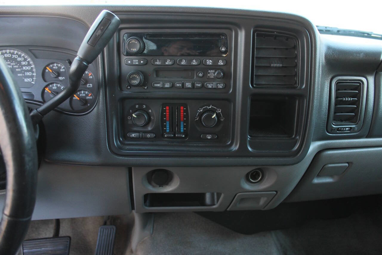 Used 2005 Chevrolet Suburban LS image 41