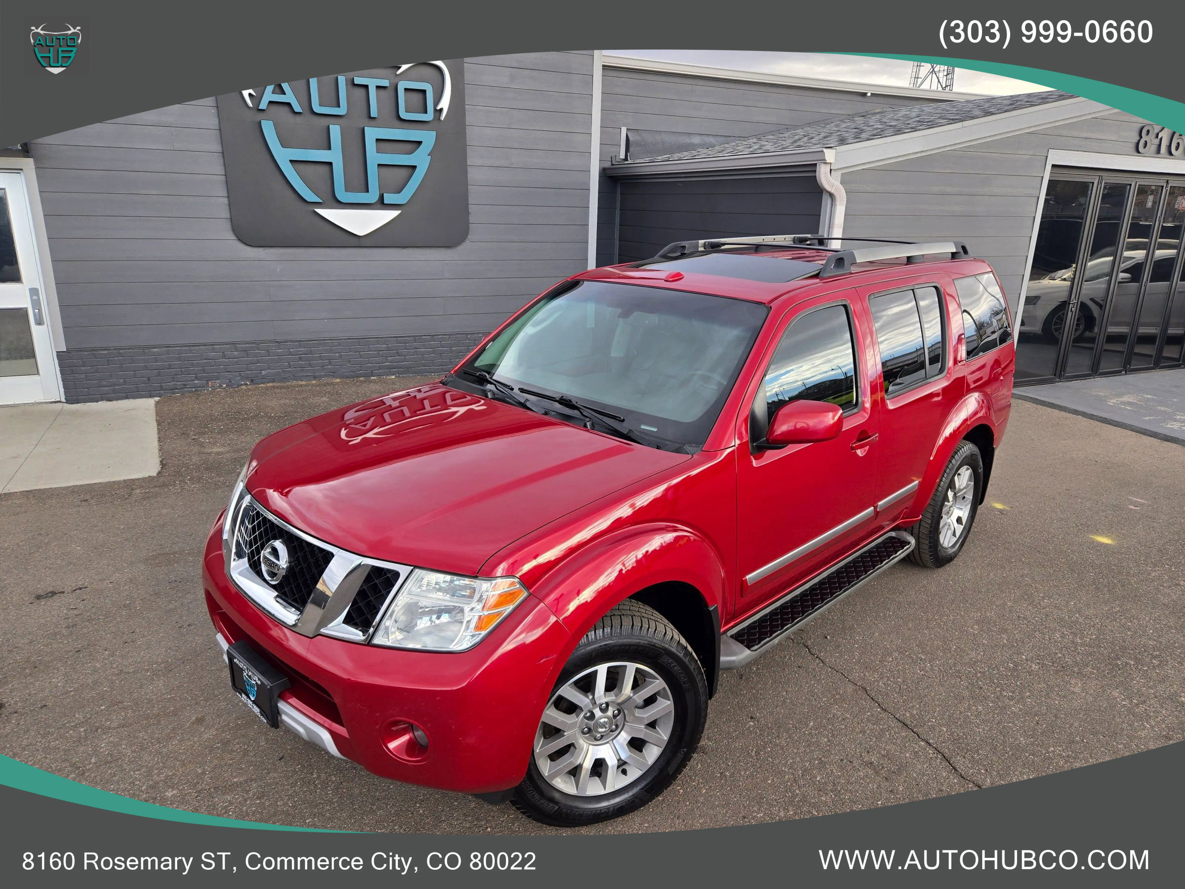 Used 2011 Nissan Pathfinder LE image 2