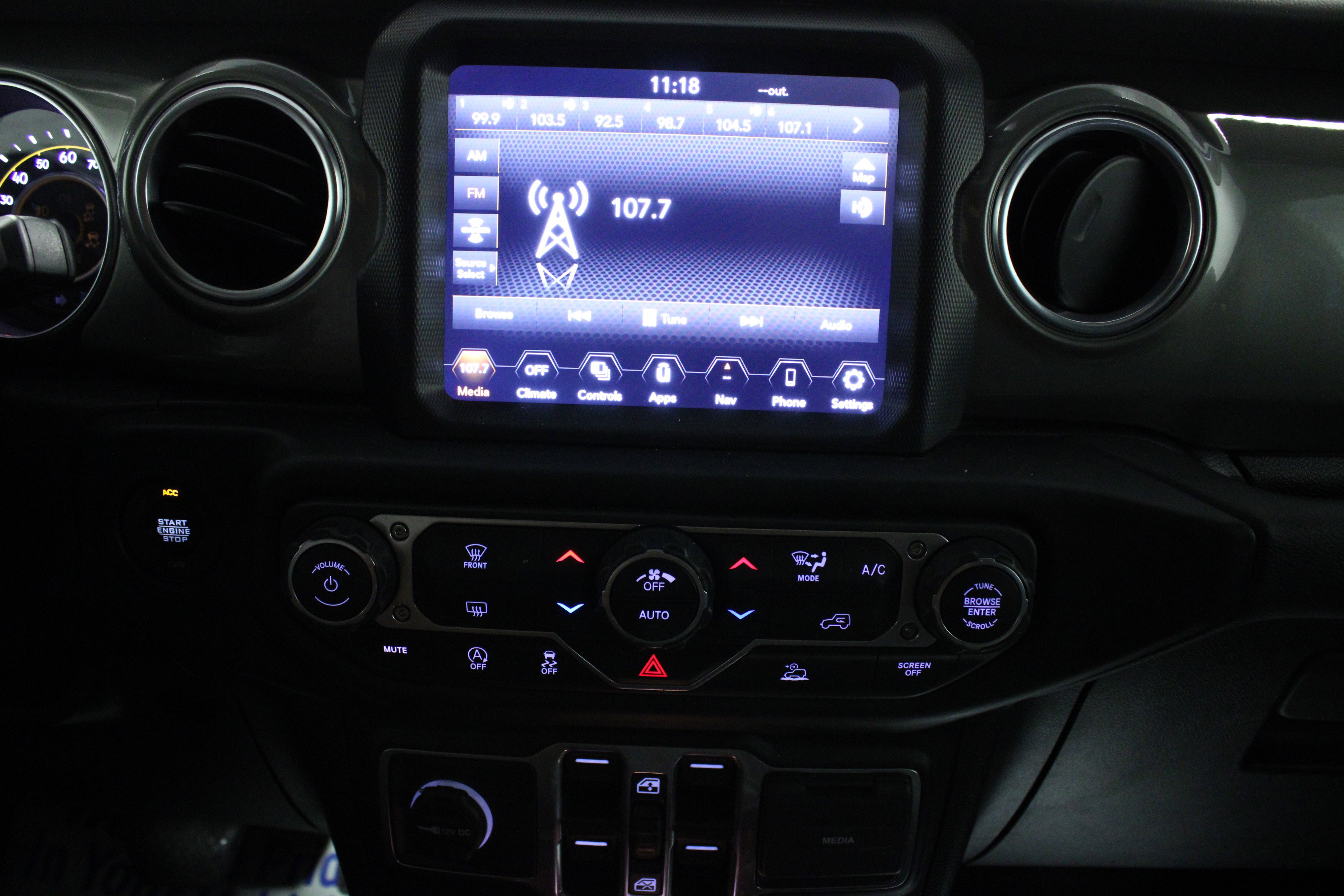 Used 2023 Jeep Wrangler Sahara AWD/4WD image 22