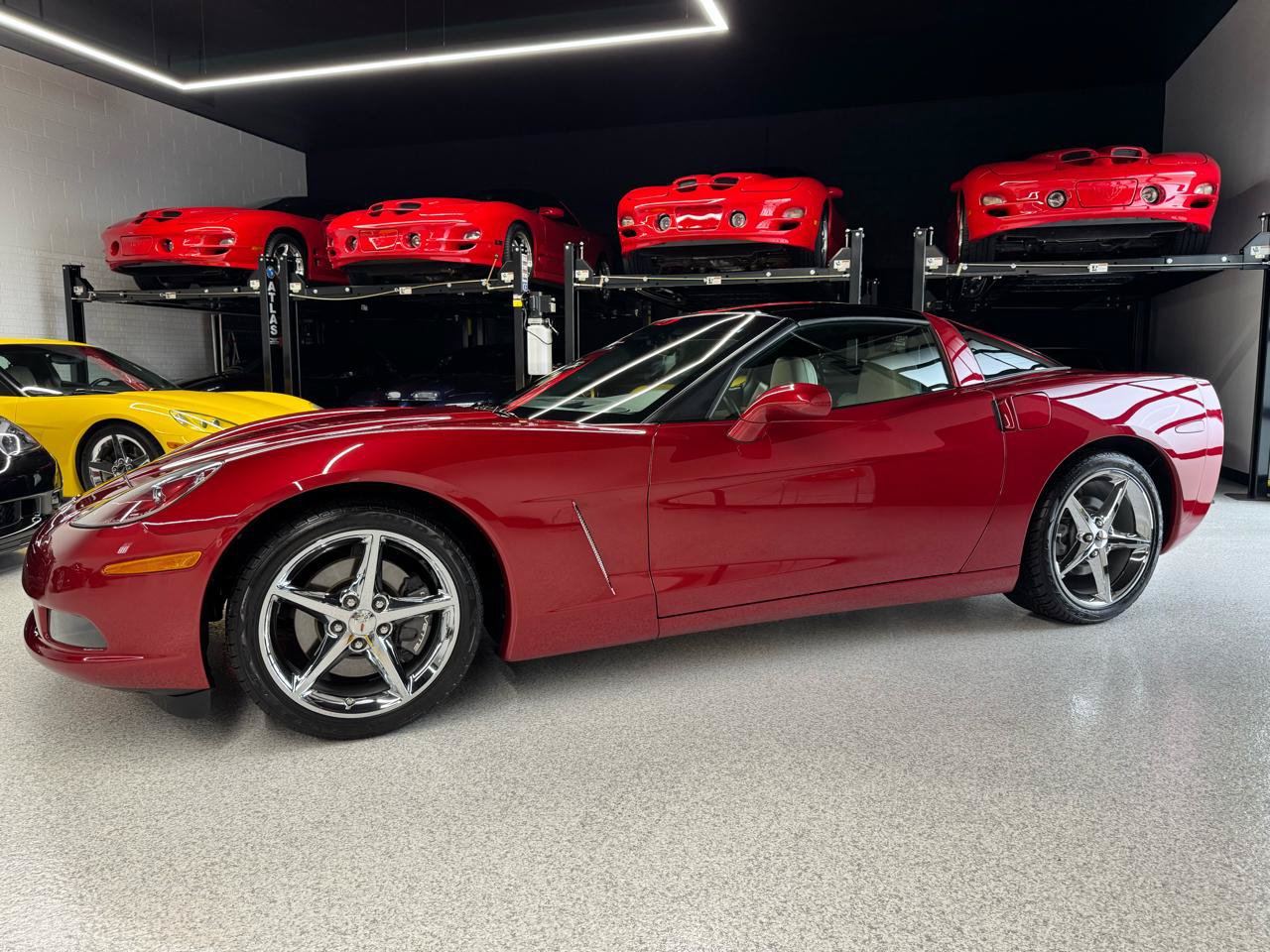 Used 2012 Chevrolet Corvette Coupe w/ 2LT Preferred Equipment Group RWD image 5