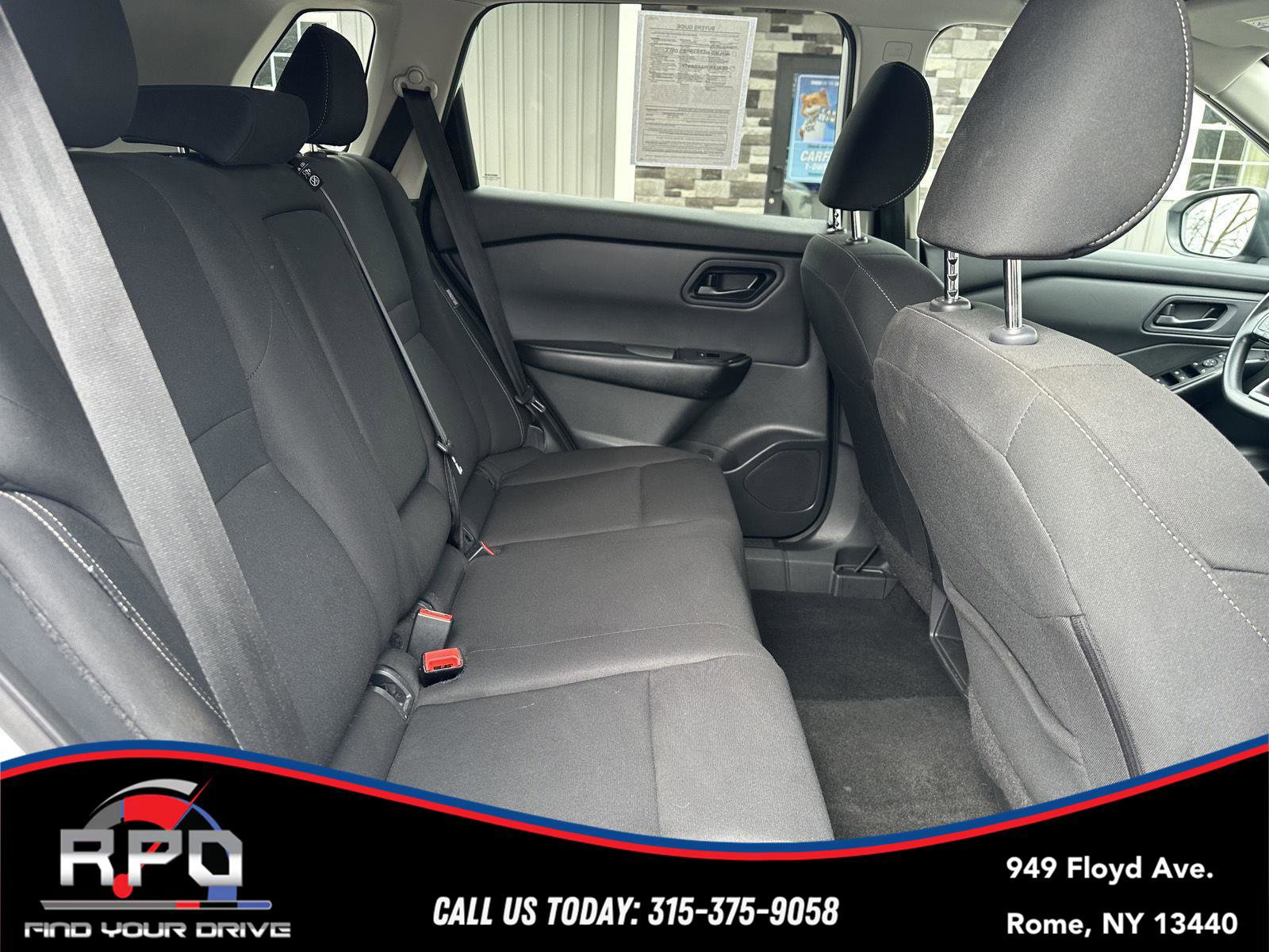 Used 2024 Nissan Rogue S image 30