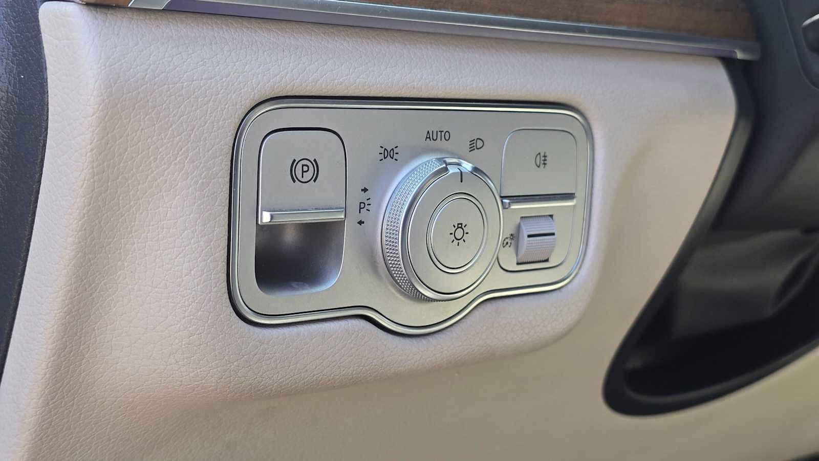 Certified 2020 Mercedes-Benz GLE 350 w/ Premium Package image 25