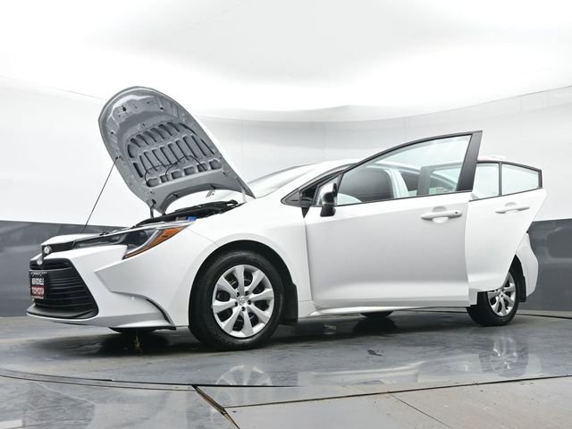 Used 2025 Toyota Corolla LE FWD image 42