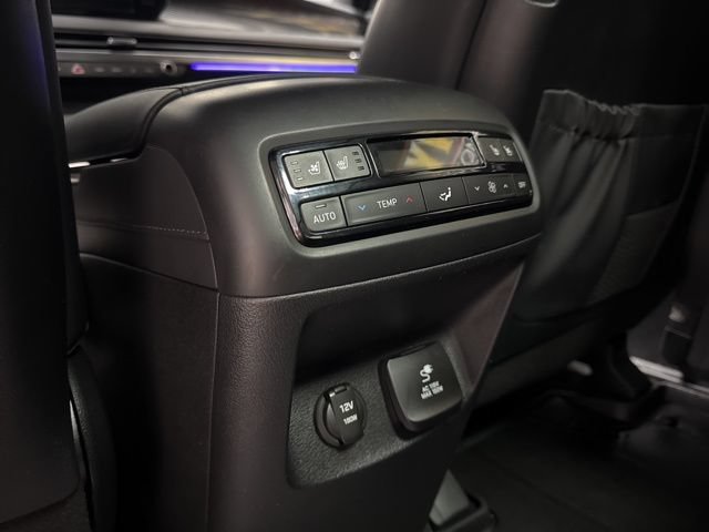 Used 2025 Hyundai Palisade Calligraphy AWD/4WD image 18