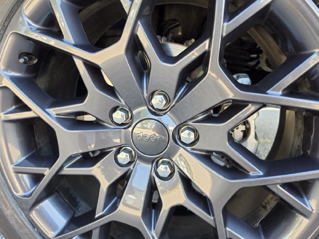 Used 2024 Jeep Grand Cherokee Summit AWD/4WD image 30